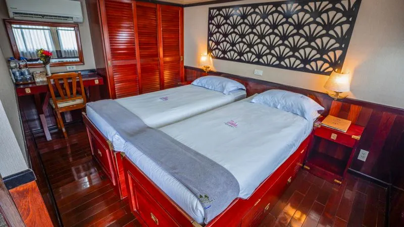 UPPER DECK 2 SEPARABLE BEDS-[GLS_PS]