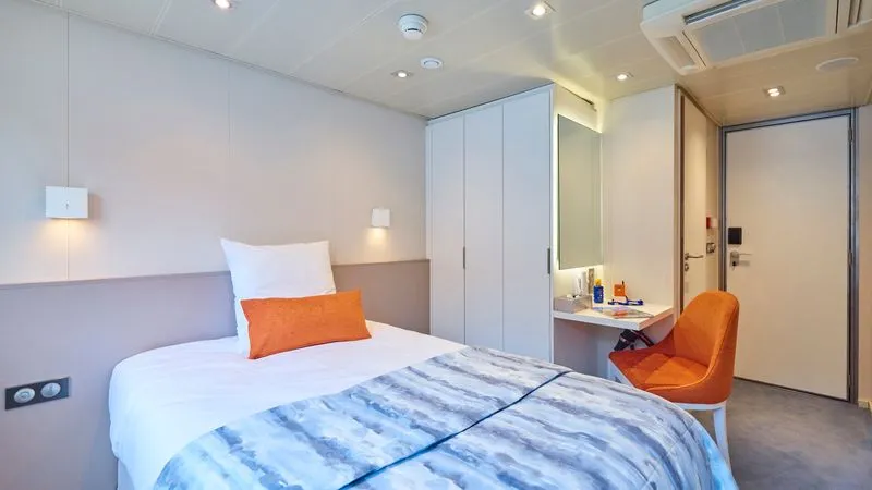 MAIN DECK 2 BEDS CAT A-[A_TWN_PP]