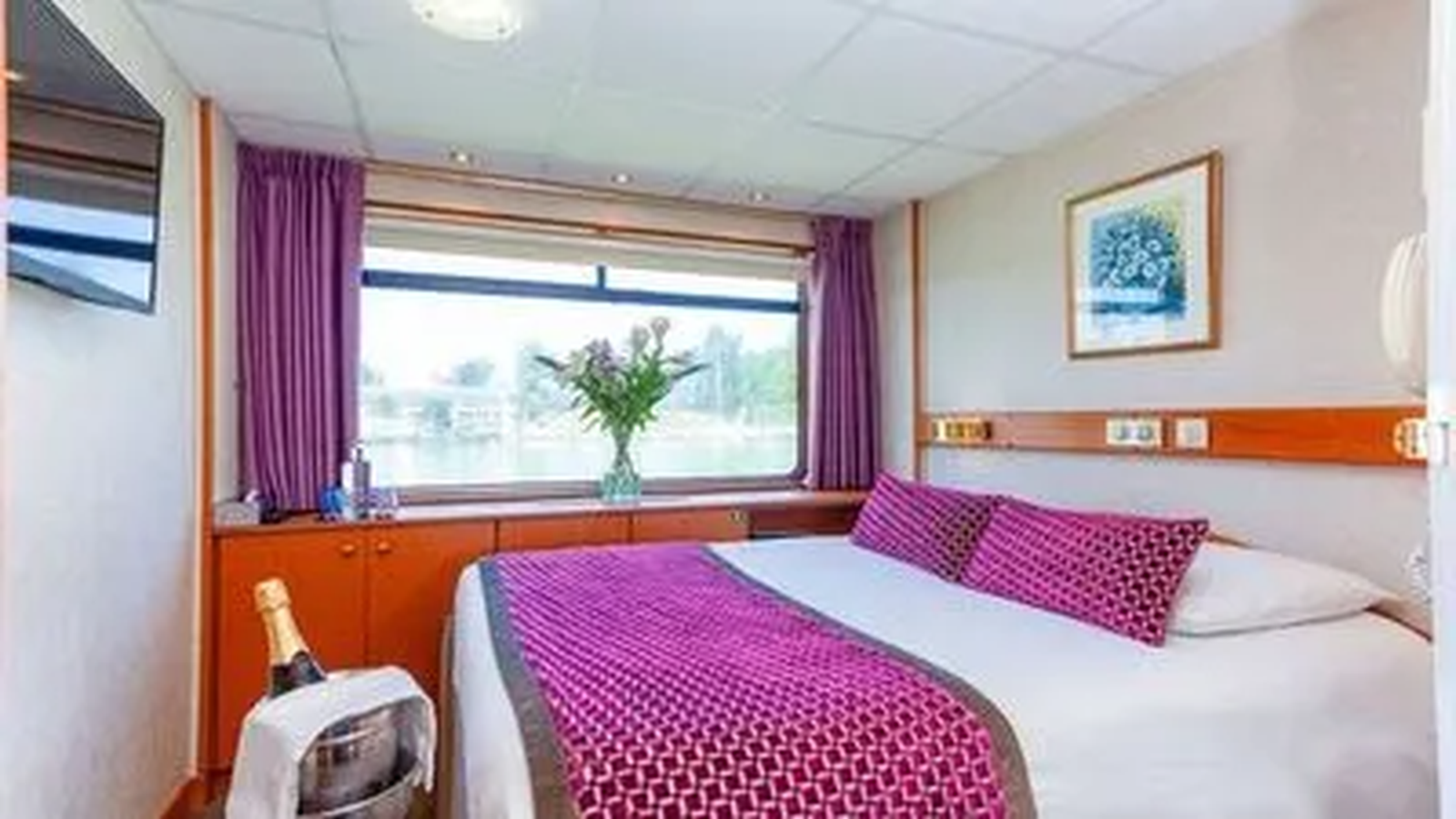 INTERMEDIATE DECK 1 QUEEN BED CAT C-[C_DBL_P2]