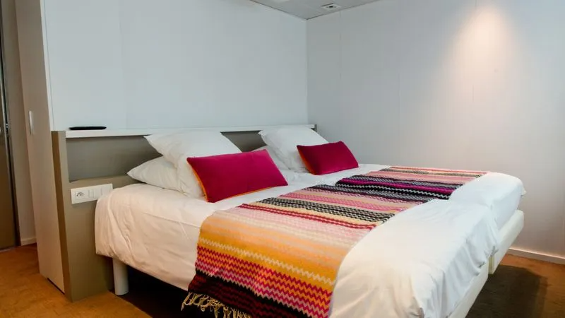 MAIN DECK 1 QUEEN BED SUITE CAT B-[B_SUI_PP]