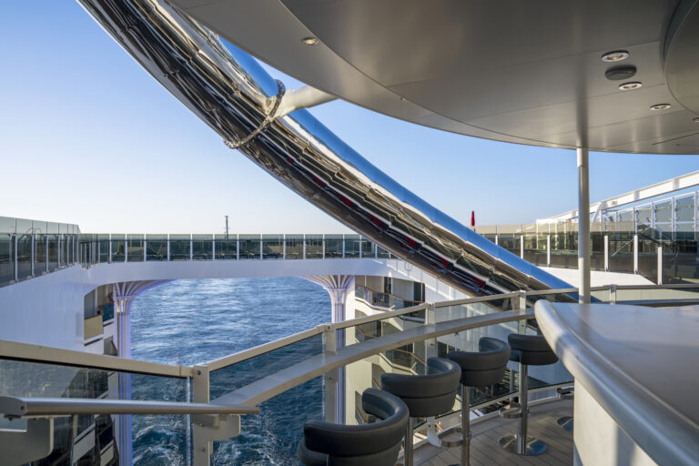 MSC World Asia, Zen Bar